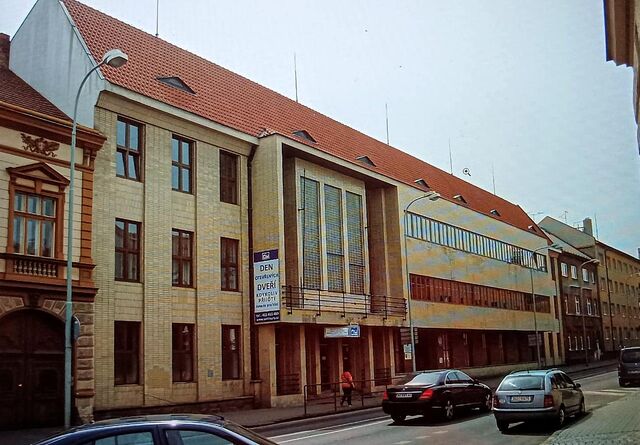 Obchodní akademie v Lounech. ​Zdroj: archiv M. Syky ​